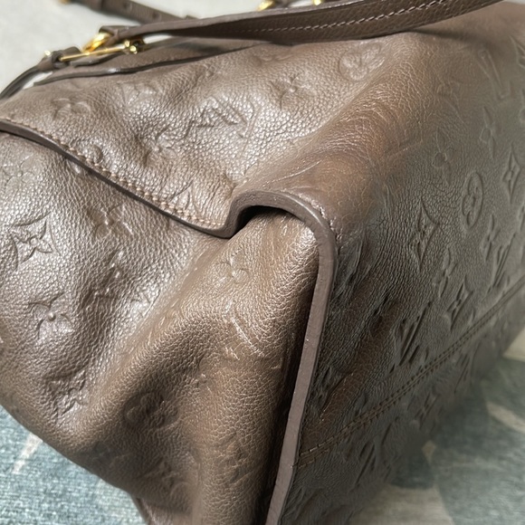 Louis Vuitton Lumineuse Empreinte HandBag. - Picture 4 of 12